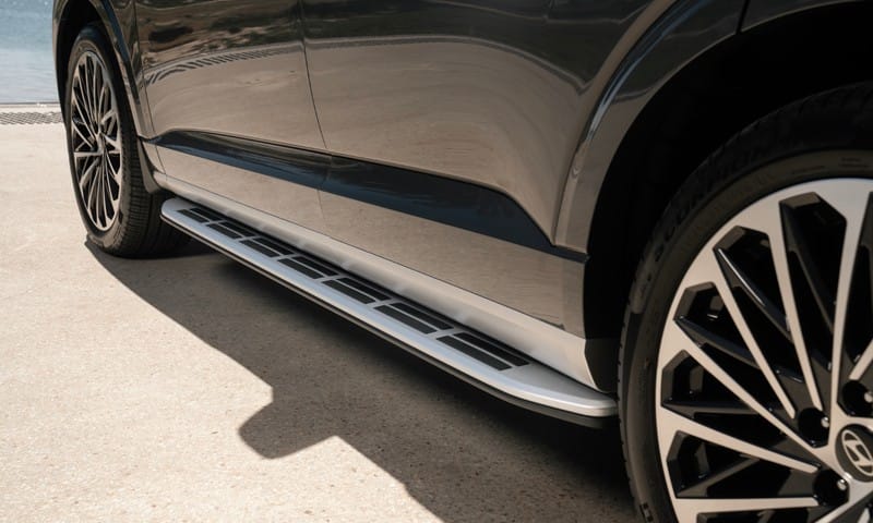 Integrated side steps