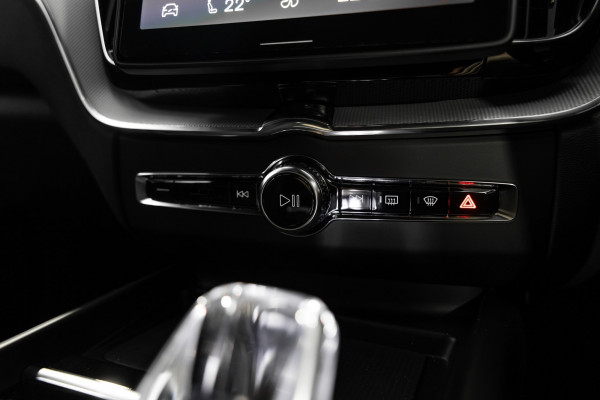 2026 Volvo XC60 UZ B5 AWD Ultra Dark SUV Image 16