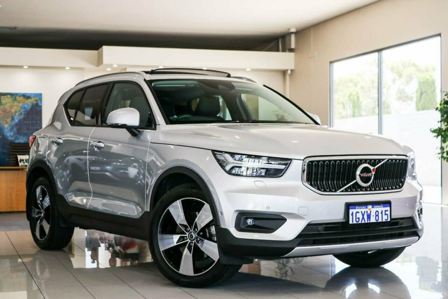 2019 Volvo XC40 XZ T4 Momentum Suv Image 1