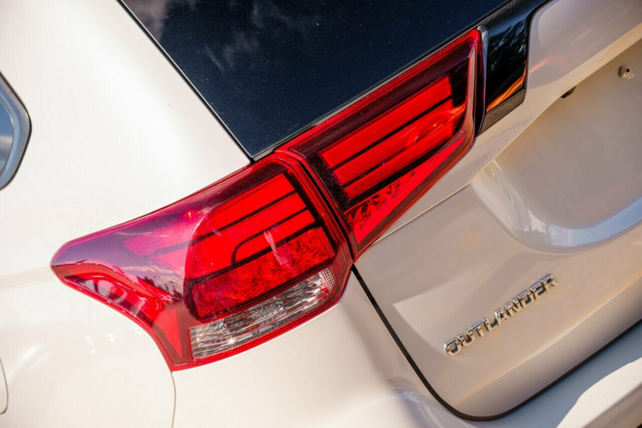 2021 Mitsubishi Outlander ZL Black Edition SUV Image 7