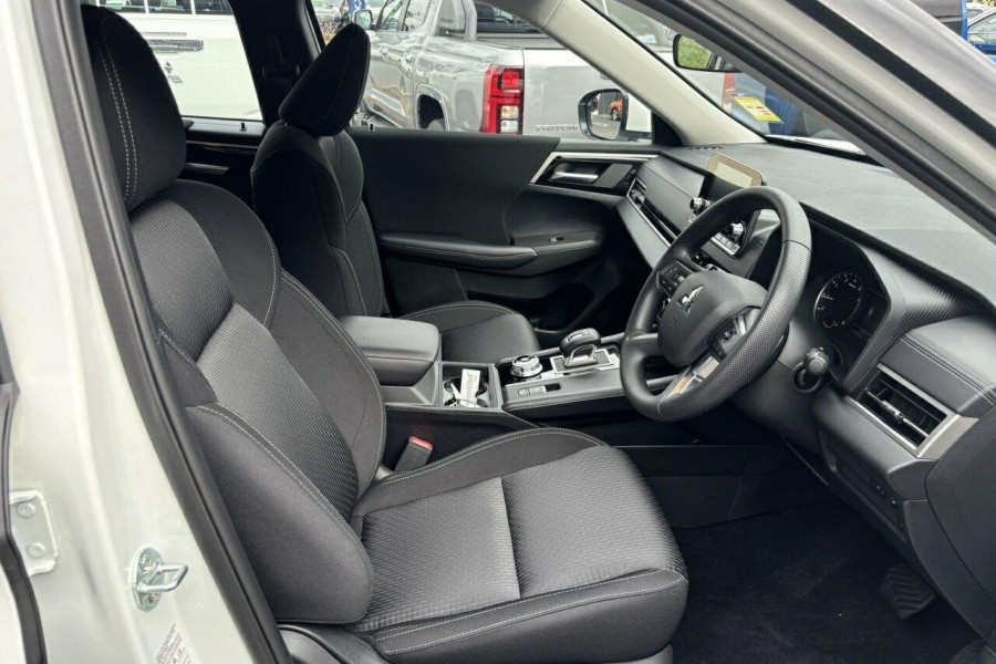 2024 Mitsubishi Outlander ZM ES SUV Image 14