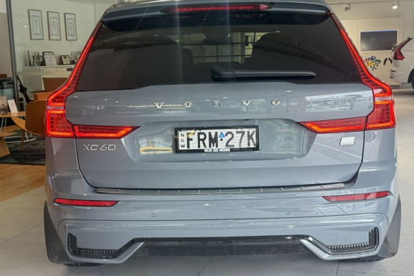 2022 Volvo XC60 UZ Recharge Plug-In Hybrid SUV Image 9