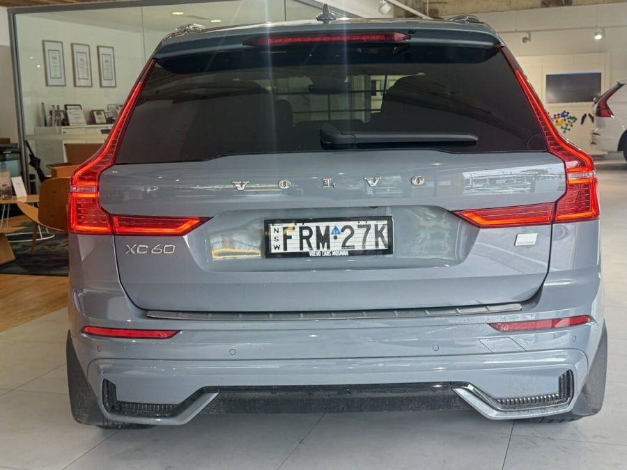 2022 Volvo XC60 UZ Recharge Plug-In Hybrid SUV Image 9