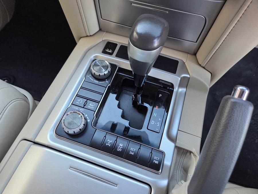 2019 Toyota LandCruiser VDJ200R VX SUV Image 22