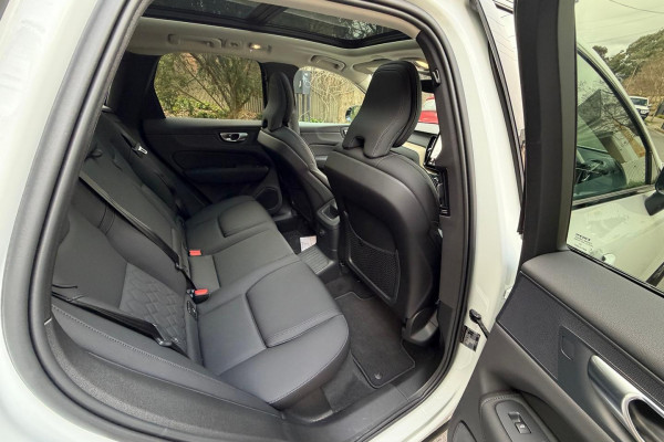 2025 Volvo XC60 UZ Plus T8 Plug-in Hybrid SUV Image 12