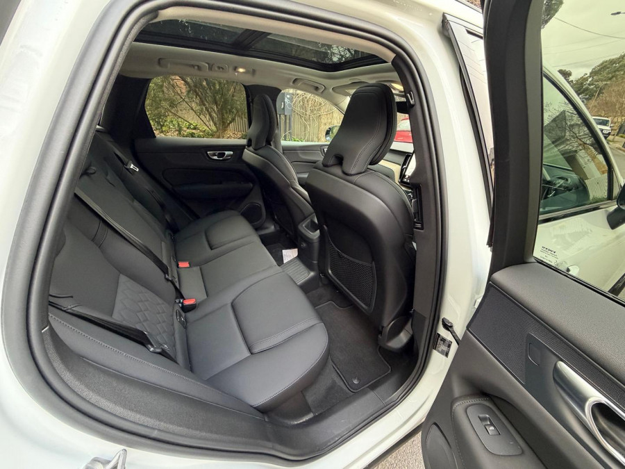 2025 Volvo XC60 UZ Plus T8 Plug-in Hybrid SUV Image 12
