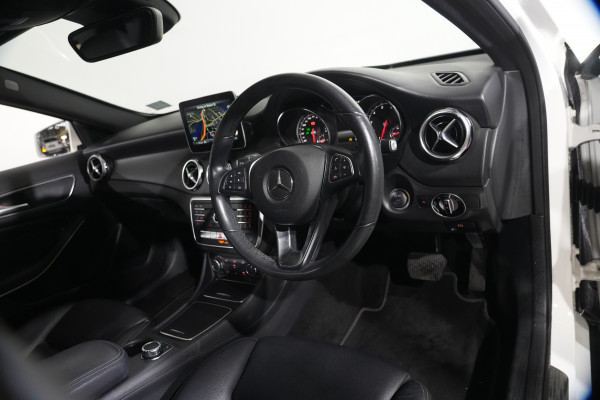 2019 Mercedes-Benz GLA-Class 180 SUV Image 11