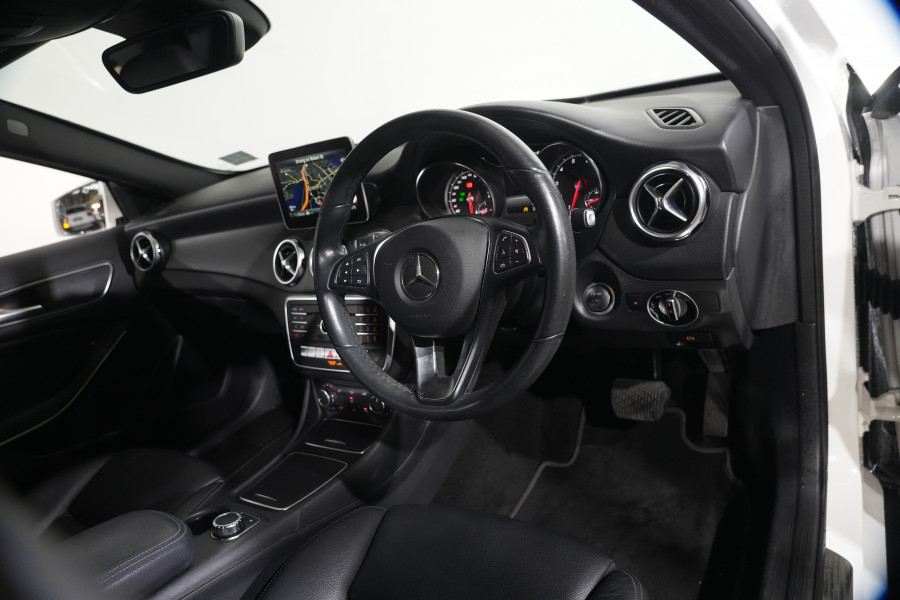 2019 Mercedes-Benz GLA-Class 180 SUV Image 11
