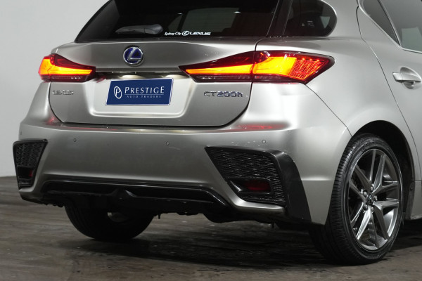 2019 Lexus CT 200h. Hybrid F Sport Hatch image 8