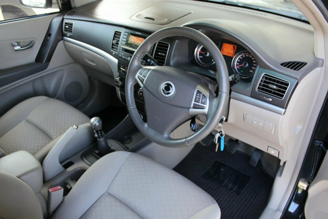 2011 SsangYong Korando C200 S 2WD Wagon Mobile Image 26