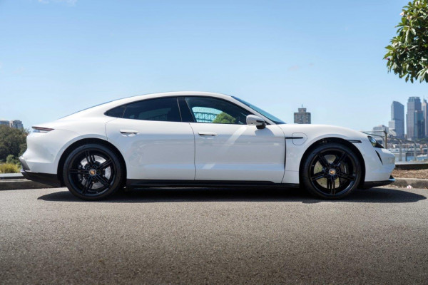 2020 Porsche Taycan Turbo S Coupe Image 3
