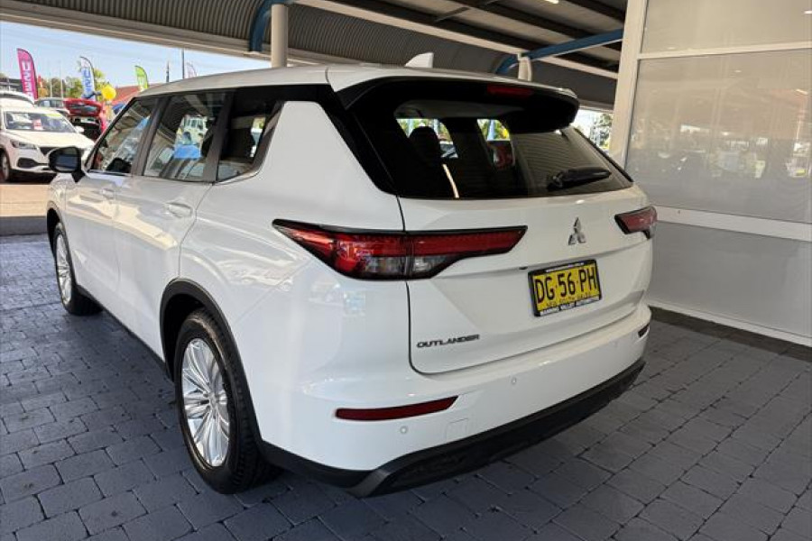 2022 MY23 Mitsubishi Outlander ZM ES SUV Image 8