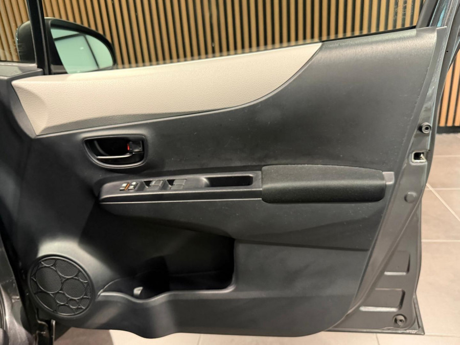2011 Toyota Yaris NCP130R YR Hatch Image 11