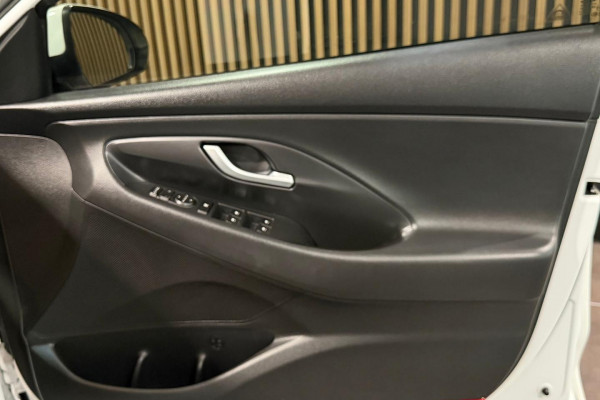 2017 MY18 Hyundai i30 PD SR Hatch Image 11