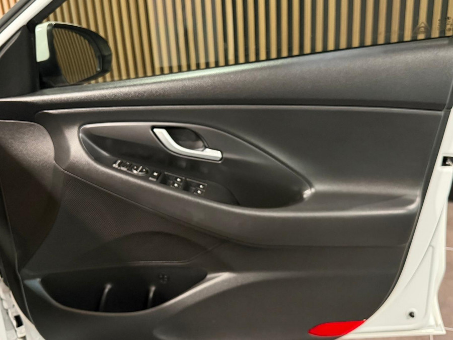 2017 MY18 Hyundai i30 PD SR Hatch Image 11