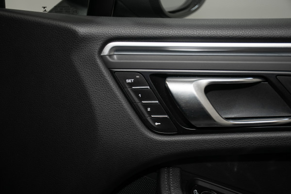 2020 Porsche Macan SUV Image 14