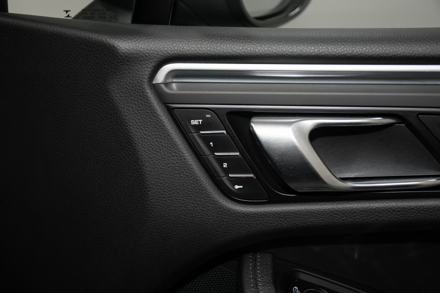 2020 Porsche Macan SUV Image 14