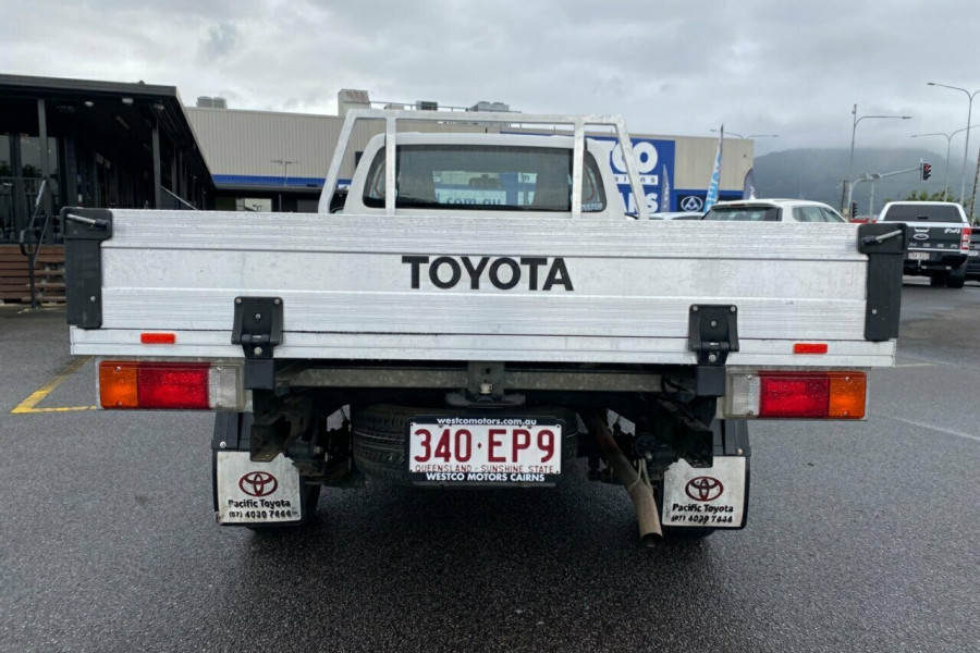 2018 Toyota Hilux TGN121R Workmate 4x2 Cab chassis Image 6