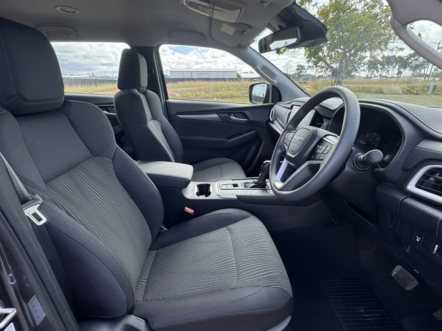 2026 Isuzu MU-X RJ LS-M SUV Image 9