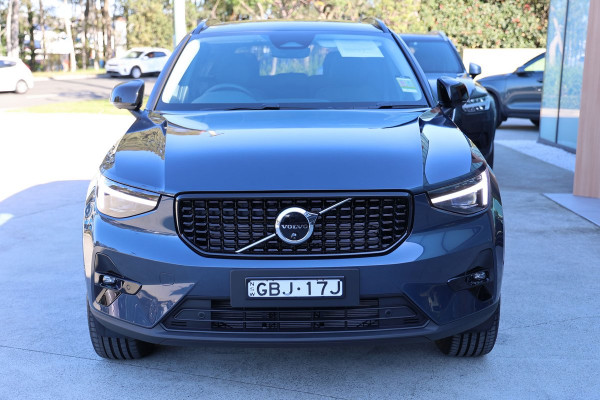 2026 Volvo XC40 XZ Ultra B4 Dark SUV Image 3