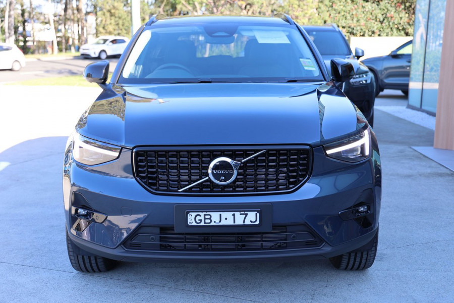 2026 Volvo XC40 XZ Ultra B4 Dark SUV Image 3