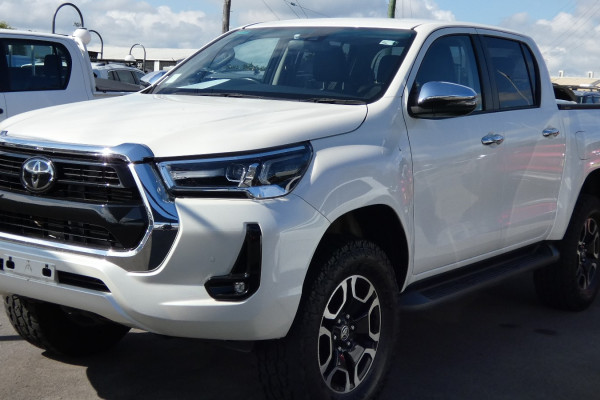 2021 Toyota HiLux GUN126R SR5 + PREMIUM INTERIOR 4X4 Ute Image 2