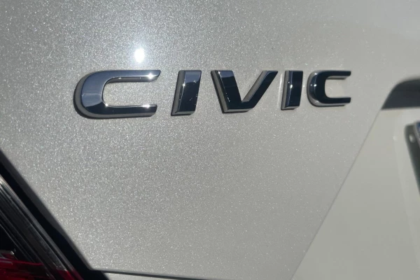 2016 Honda Civic 10th Gen VTi-L Sedan Image 8