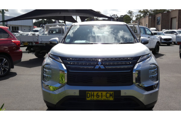 2022 MY22.5 Mitsubishi Outlander ZM MY22.5 ES 7 SEAT 2WD SUV