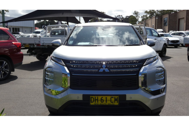 2022 MY22.5 Mitsubishi Outlander ZM MY22.5 ES 7 SEAT 2WD SUV Image 2