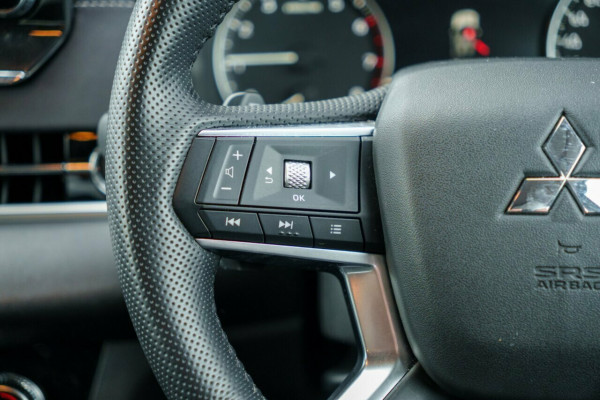 2024 Mitsubishi Outlander ZM LS SUV Image 11