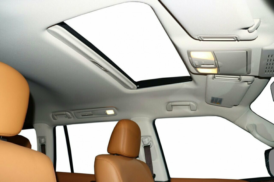 2024 Nissan Patrol Y62 Series 5 Ti-L SUV Image 18
