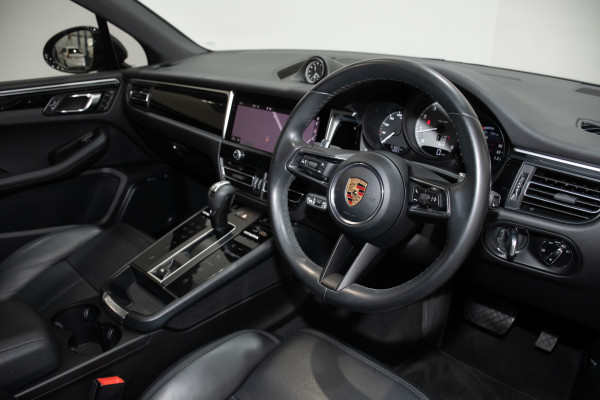 2022 Porsche Macan S SUV Image 15