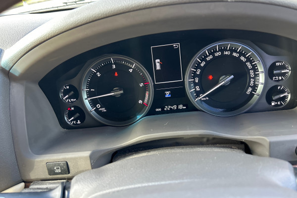 2016 Toyota LandCruiser VDJ200R Sahara SUV Image 9