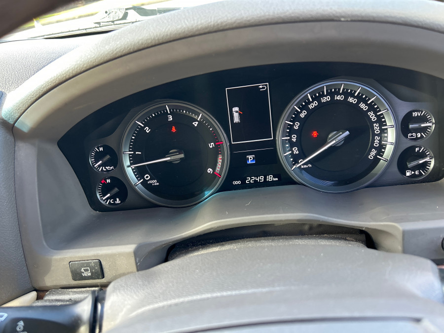 2016 Toyota LandCruiser VDJ200R Sahara SUV Image 9