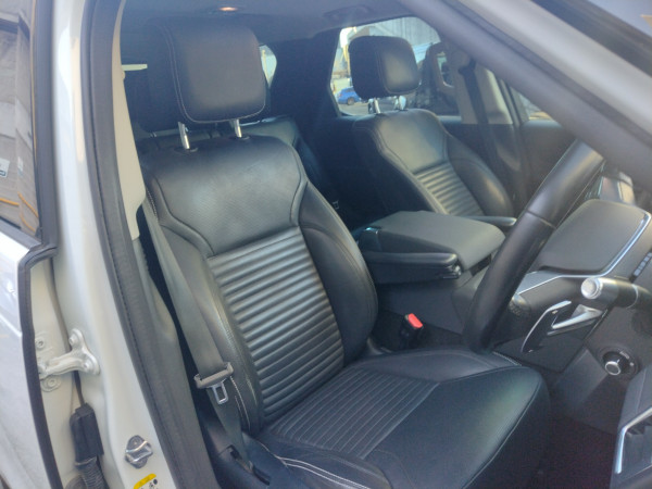 2021 Land Rover Discovery Series 5 D300 SE SUV image 10