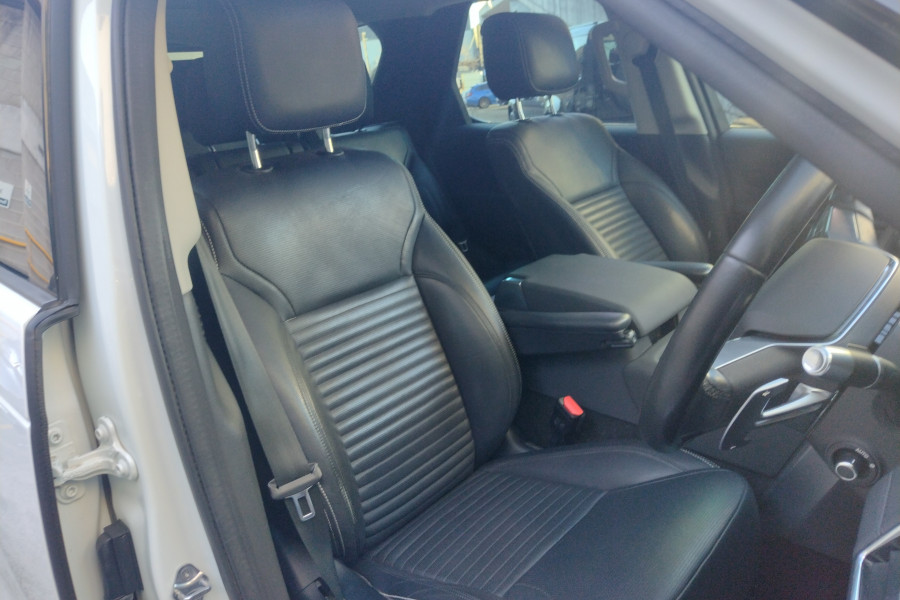 2021 Land Rover Discovery Series 5 D300 SE SUV