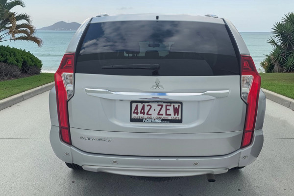 2019 Mitsubishi Pajero Sport QE GLX SUV Image 6