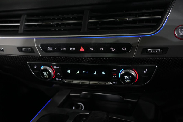 2018 Audi SQ7 TDI SUV image 19