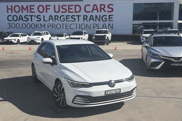 2022 Volkswagen Golf 8 110TSI Life Wagon Image 2