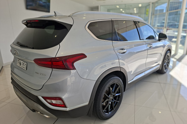 2018 Hyundai Santa Fe DM5 Series II Highlander SUV Image 6