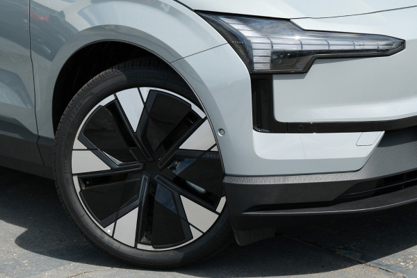 2024 Volvo EX30  Twin Motor Performance Ultra SUV Image 6