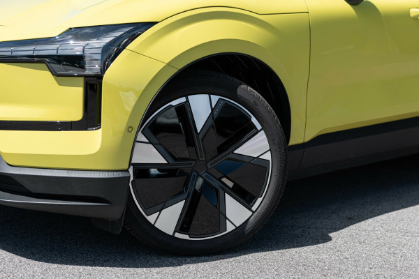 2025 Volvo EX30  Twin Motor Performance Ultra SUV Image 10