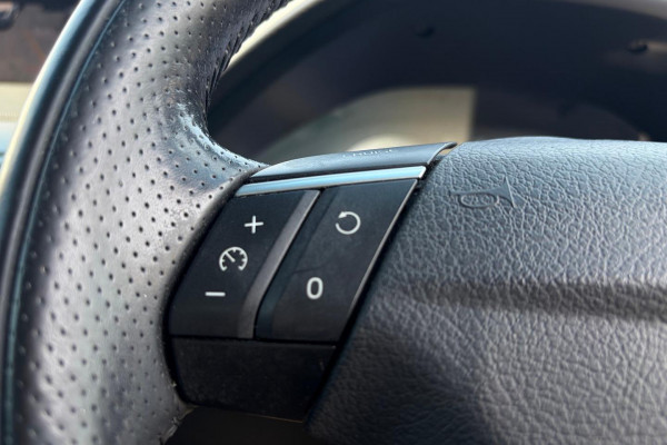 2012 Volvo XC90 L Series R-Design SUV Image 15
