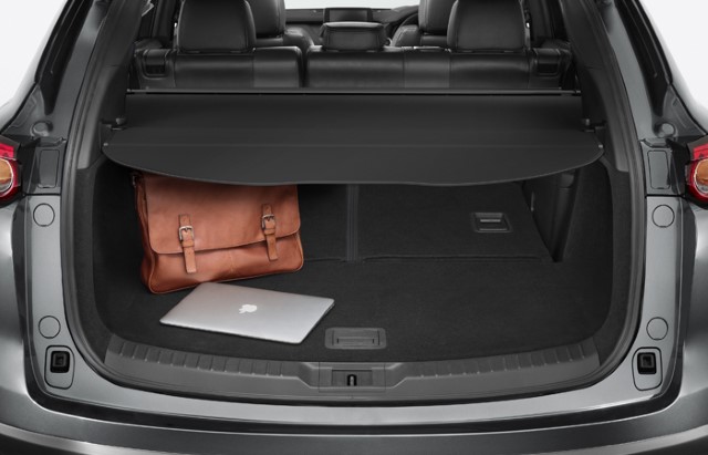 Retractable cargo cover