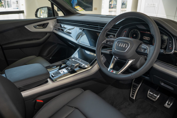2025 Audi Q7 4M 50 TDI S line SUV image 6