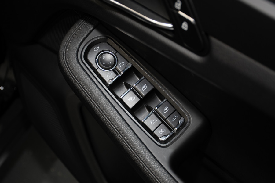 2020 Porsche Macan SUV Image 12