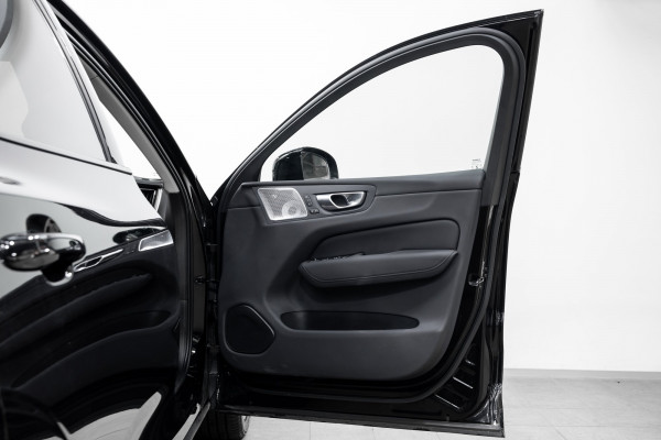 2026 Volvo XC60 UZ B5 Ultra Dark 2L Mild Hybrid AWD SUV Image 9