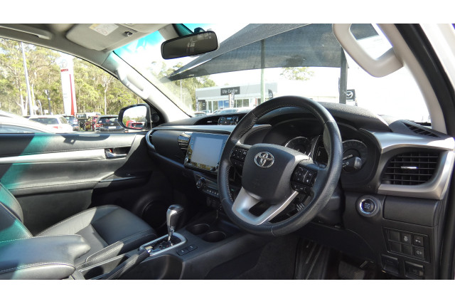 2021 Toyota HiLux GUN126R SR5 + PREMIUM INTERIOR 4X4 Ute Image 16