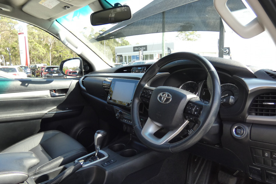 2021 Toyota HiLux GUN126R SR5 + PREMIUM INTERIOR 4X4 Ute Image 16