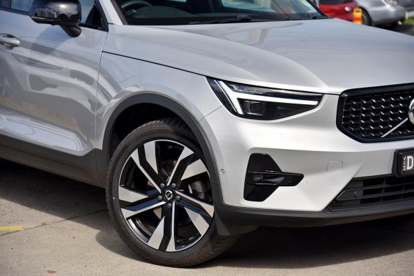 2023 MY24 Volvo XC40 XZ Ultimate B4 Dark SUV Image 2